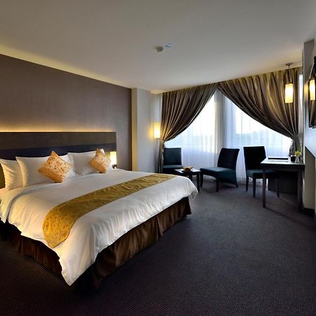 Tjokro Hotel פקאנבארו מראה חיצוני תמונה